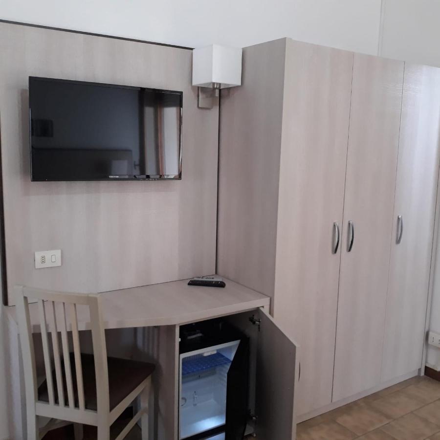 Hotel Caesar Pesaro Extérieur photo