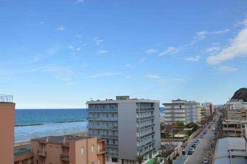 Hotel Caesar Pesaro Extérieur photo