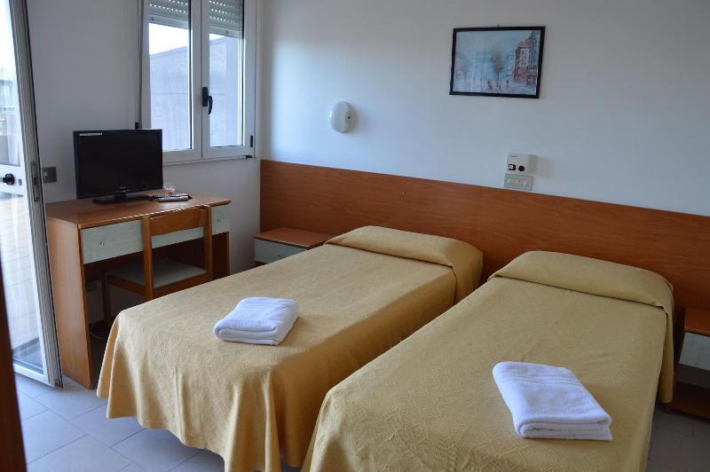 Hotel Caesar Pesaro Extérieur photo