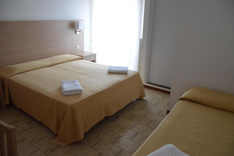 Hotel Caesar Pesaro Extérieur photo