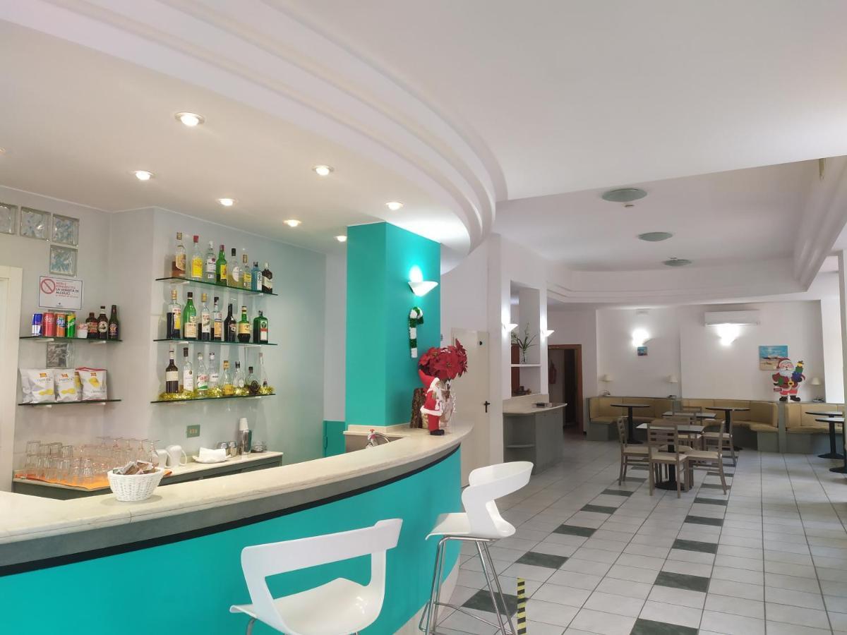 Hotel Caesar Pesaro Extérieur photo
