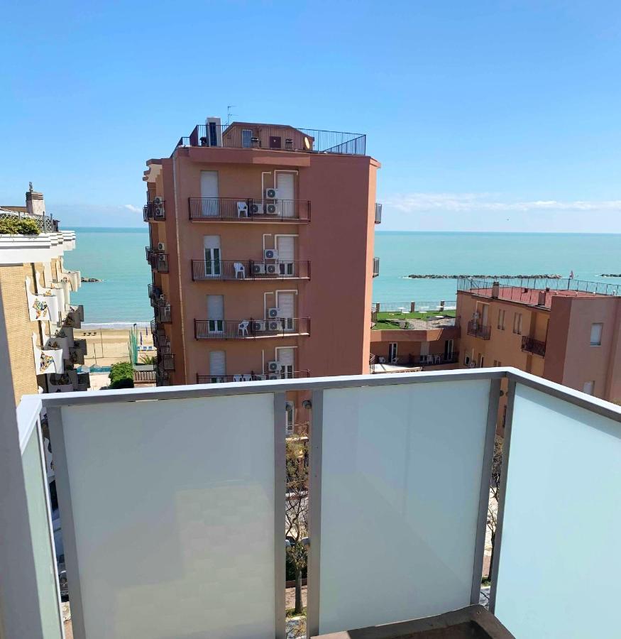 Hotel Caesar Pesaro Extérieur photo