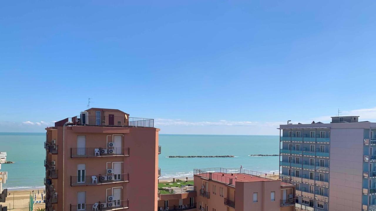 Hotel Caesar Pesaro Extérieur photo