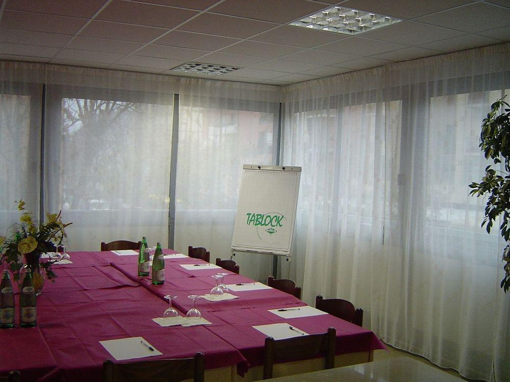 Hotel Caesar Pesaro Extérieur photo