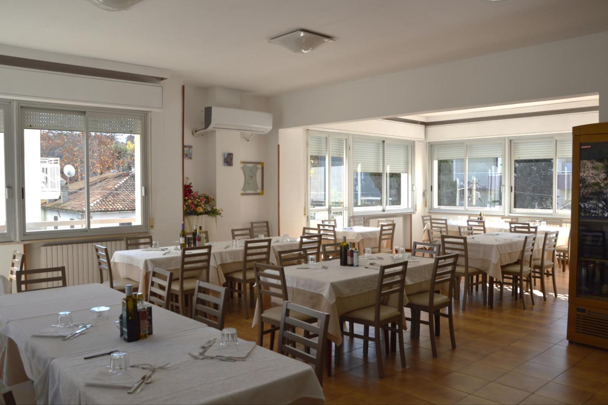 Hotel Caesar Pesaro Extérieur photo