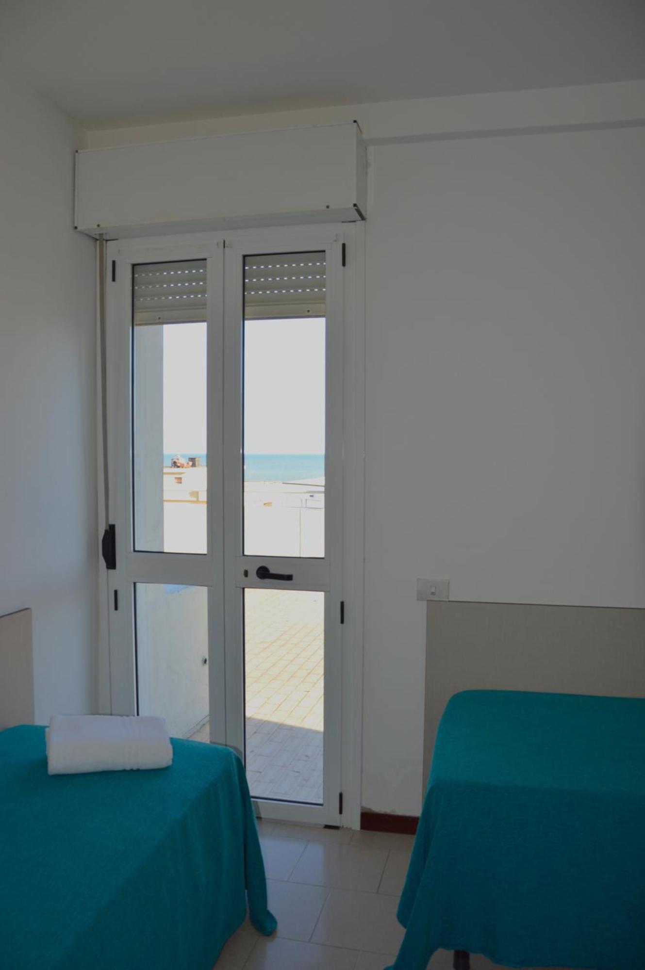 Hotel Caesar Pesaro Extérieur photo