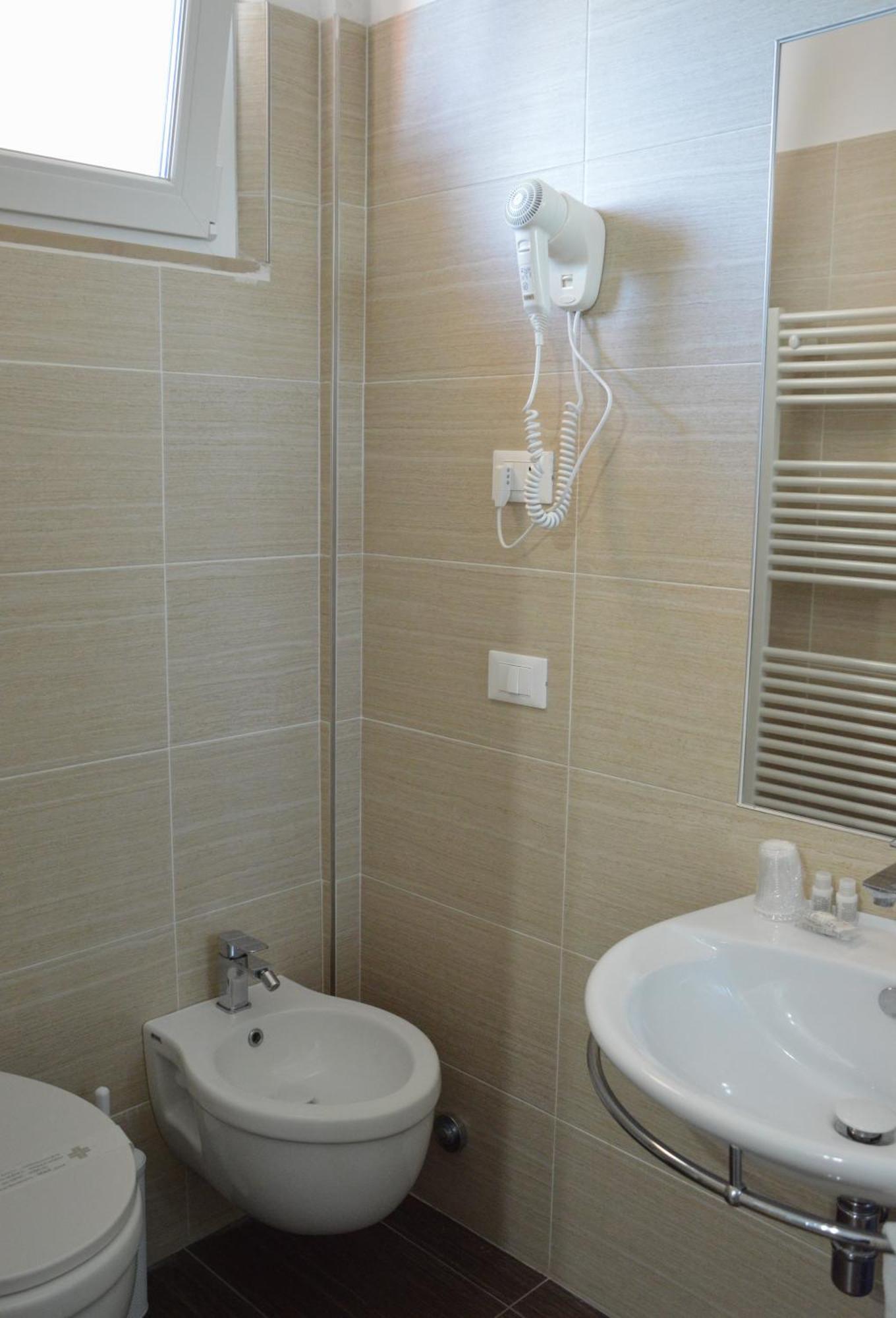 Hotel Caesar Pesaro Extérieur photo
