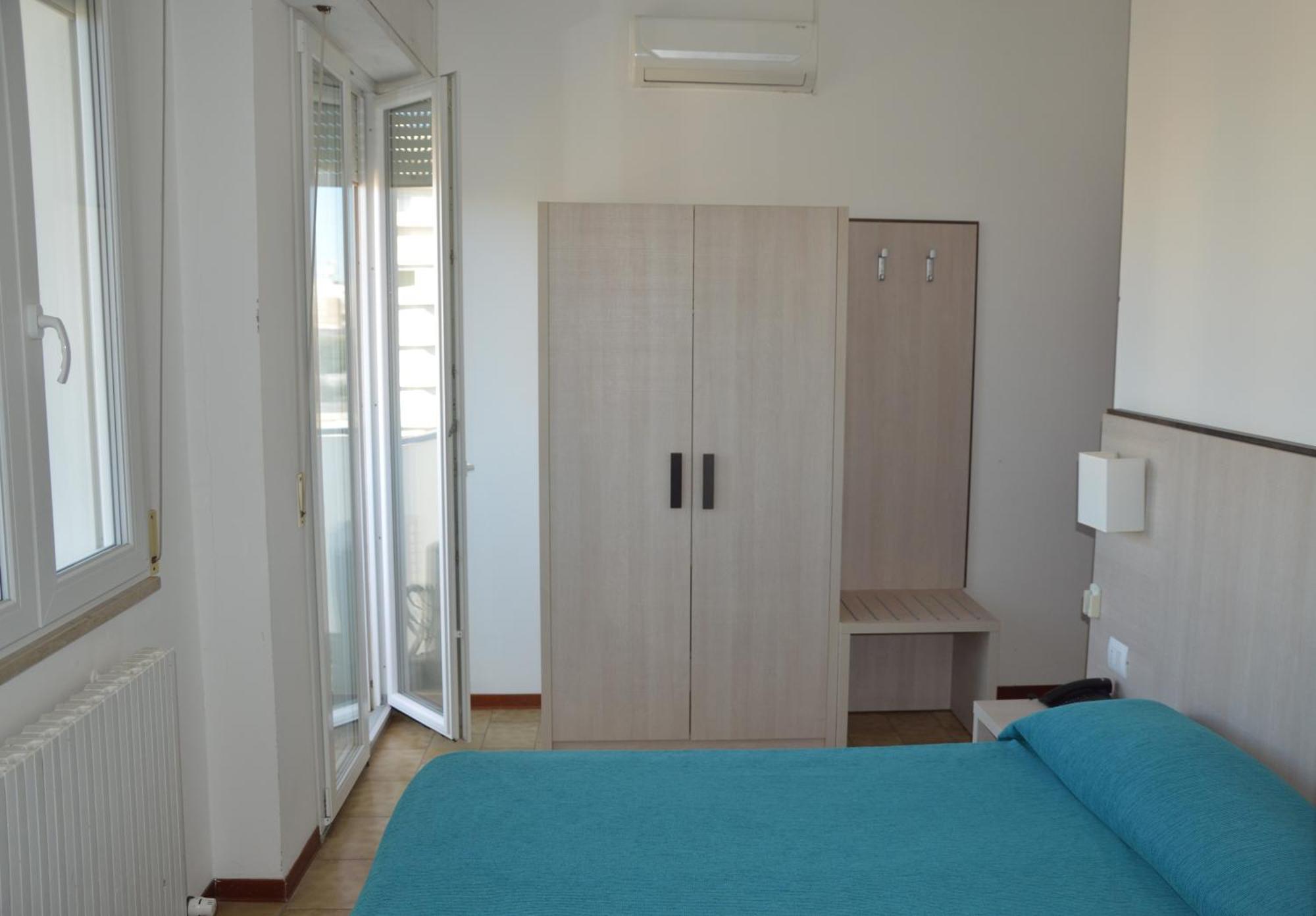 Hotel Caesar Pesaro Extérieur photo