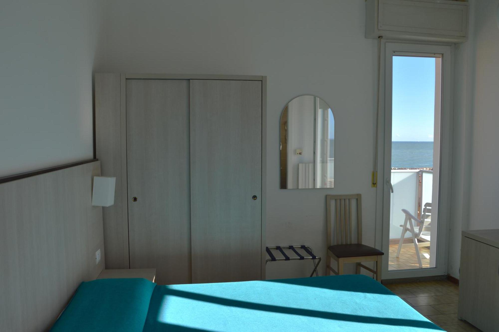 Hotel Caesar Pesaro Extérieur photo