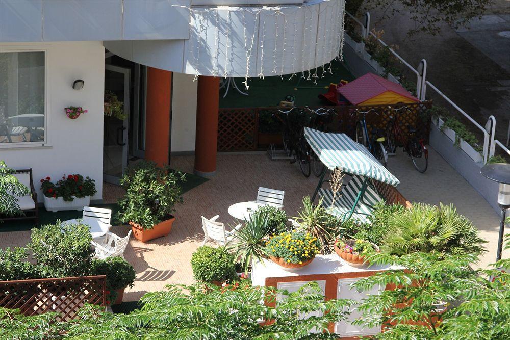 Hotel Caesar Pesaro Extérieur photo