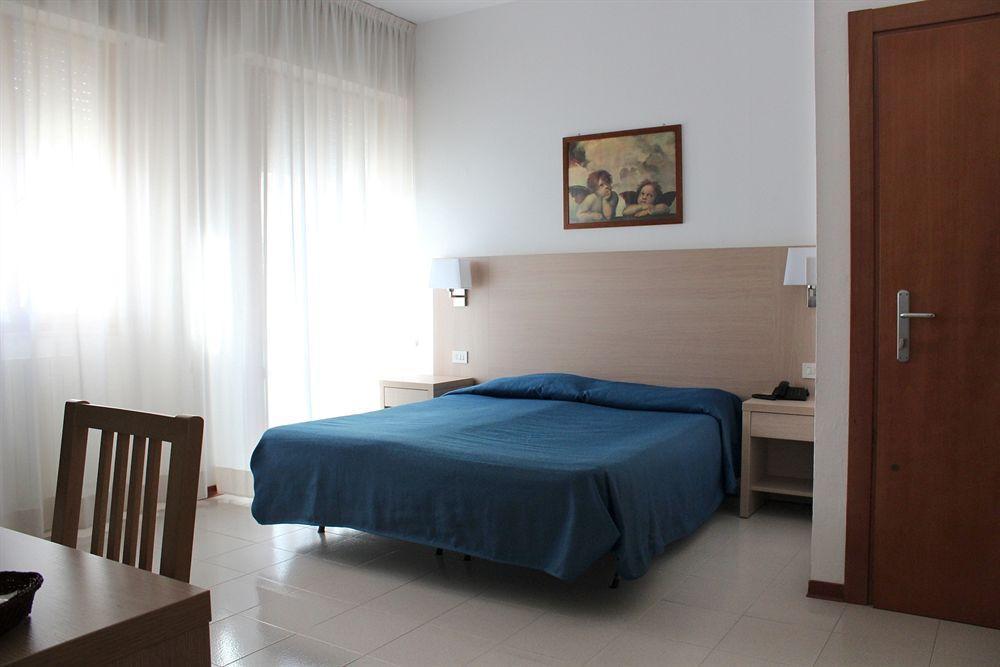 Hotel Caesar Pesaro Extérieur photo